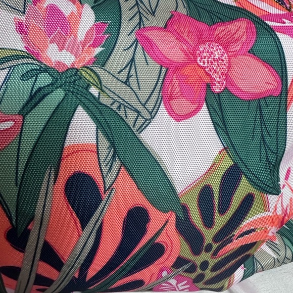 Vera Bradley rainforest print recycled material
Sling bag - Picture 9 of 13